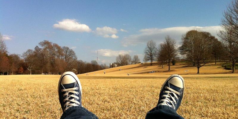 紫色迷情与时空交响：解密道达广告如何用跨媒介叙事重塑复古品牌灵魂